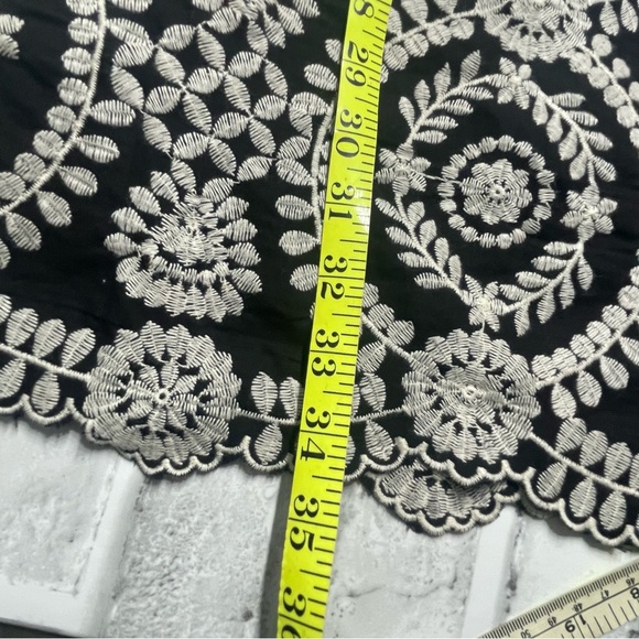 Entro Black and White Dress 100%cotton. Floral embroidered. New. Size L. Scallop - Picture 10 of 10